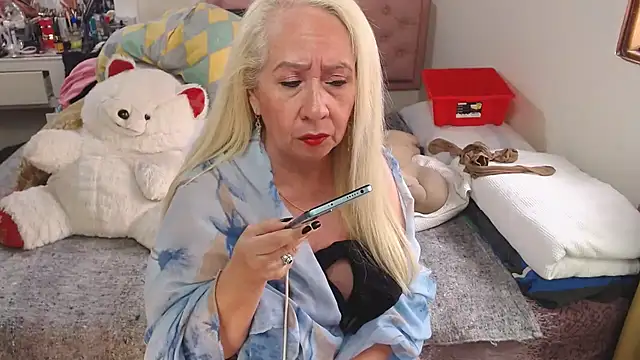Snapshot of lucy_belle_bm chatting on February 16, 2026, 6:37 pm lucy belle bm online show from February 16, 2026, 6:37 pm