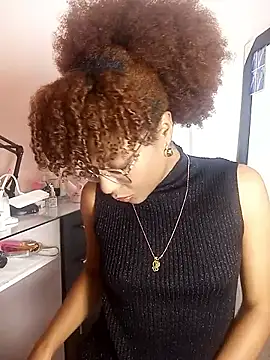 thaimy  online show from April 4, 2026, 3:05 am