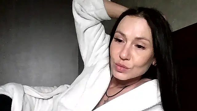 Snapshot of JulianaGold1 chatting on April 19, 2026, 6:43 pm JulianaGold1 online show from April 19, 2026, 6:43 pm