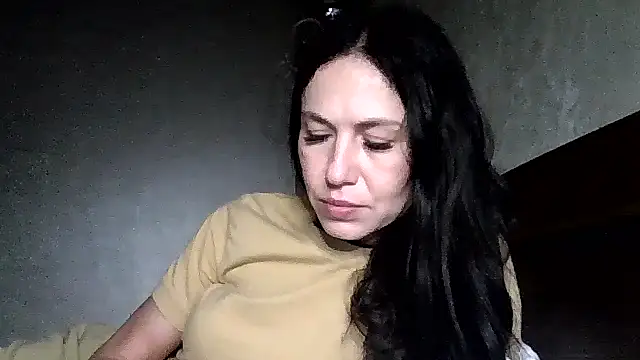 Snapshot of JulianaGold1 chatting on April 25, 2026, 9:23 pm JulianaGold1 online show from April 25, 2026, 9:23 pm