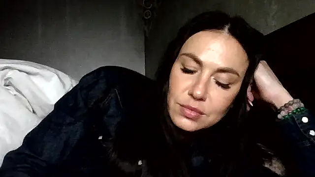 Snapshot of JulianaGold1 chatting on May 3, 2026, 6:25 pm JulianaGold1 online show from May 3, 2026, 6:25 pm