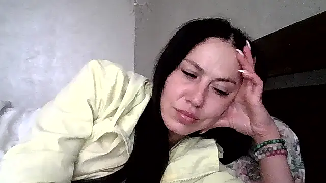 Snapshot of JulianaGold1 chatting on May 13, 2026, 12:46 pm JulianaGold1 online show from May 13, 2026, 12:46 pm