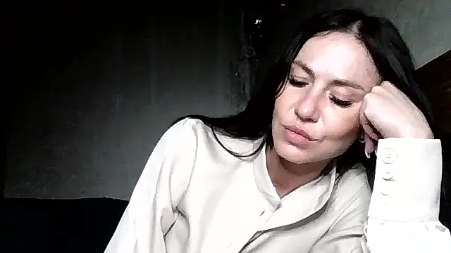Snapshot of JulianaGold1 chatting on May 21, 2026, 6:37 pm JulianaGold1 online show from May 21, 2026, 6:37 pm