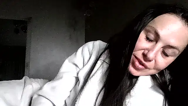 Snapshot of JulianaGold1 chatting on June 6, 2026, 10:25 pm JulianaGold1 online show from June 6, 2026, 10:25 pm
