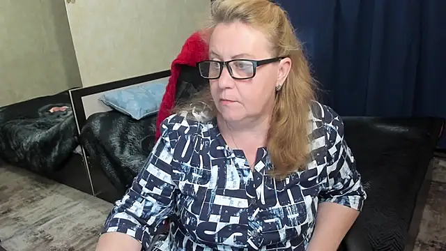 Snapshot of Frau_Marta chatting on April 24, 2026, 1:46 pm Frau Marta online show from April 24, 2026, 1:46 pm