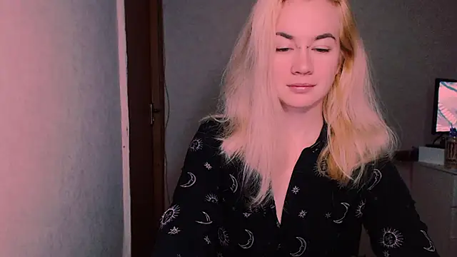 Snapshot of xxxcharismaaa chatting on October 6, 2025, 5:27 am xxxcharismaaa online show from October 6, 2025, 5:27 am