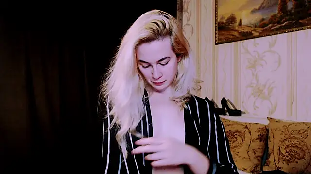 Snapshot of xxxcharismaaa chatting on November 10, 2025, 6:01 am xxxcharismaaa online show from November 10, 2025, 6:01 am