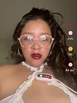 Snapshot of Vivi_Kvsh chatting on June 2, 2026, 7:21 am Vivi Kvsh online show from June 2, 2026, 7:21 am