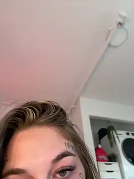 chloetease online show from December 4, 2024, 3:10 pm