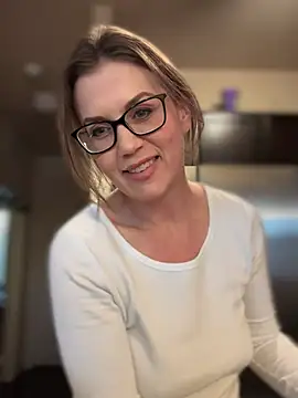 Snapshot of MaiseKnox chatting on December 5, 2024, 11:18 pm MaiseKnox online show from December 5, 2024, 11:18 pm