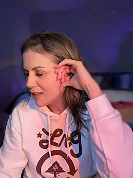 Snapshot of MaiseKnox chatting on December 7, 2024, 12:08 am MaiseKnox online show from December 7, 2024, 12:08 am