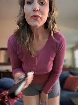 Snapshot of MaiseKnox chatting on January 16, 2025, 9:51 pm MaiseKnox online show from January 16, 2025, 9:51 pm