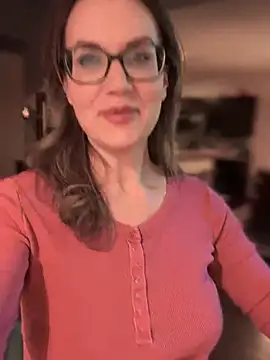 Snapshot of MaiseKnox chatting on February 4, 2025, 12:51 am MaiseKnox online show from February 4, 2025, 12:51 am