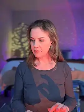 Snapshot of MaiseKnox chatting on February 11, 2025, 10:18 pm MaiseKnox online show from February 11, 2025, 10:18 pm