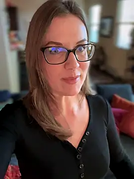 Snapshot of MaiseKnox chatting on October 15, 2025, 11:38 pm MaiseKnox online show from October 15, 2025, 11:38 pm