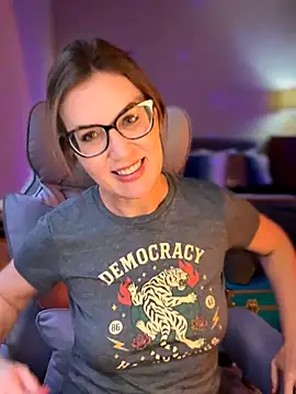 MaiseKnox online show from April 17, 2026, 9:29 pm