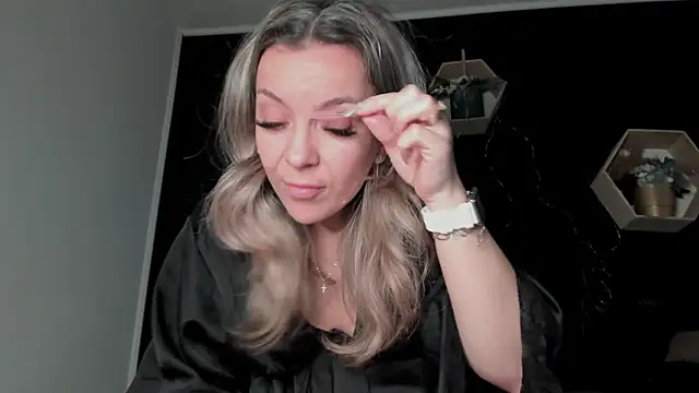 Snapshot of Alesys69 chatting on February 4, 2026, 10:47 pm Alesys69 online show from February 4, 2026, 10:47 pm