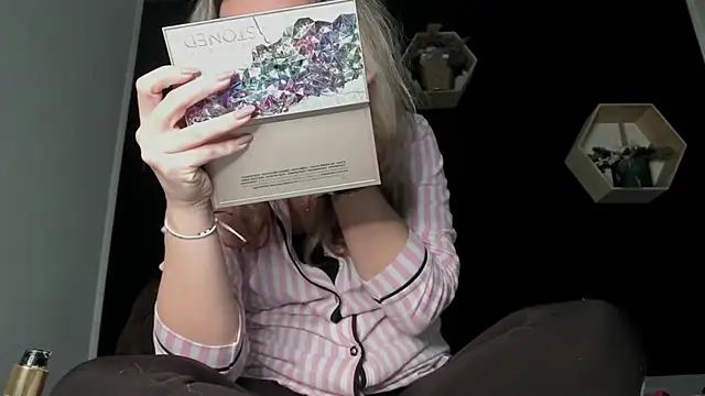 Snapshot of Alesys69 chatting on February 22, 2026, 12:34 am Alesys69 online show from February 22, 2026, 12:34 am