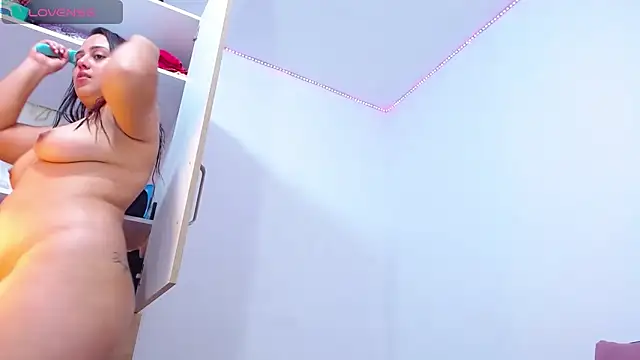 Luciana0226 online show from March 18, 2025, 9:53 pm