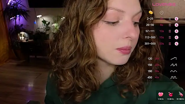 AliceKingsleigh online show from February 26, 2025, 3:41 pm