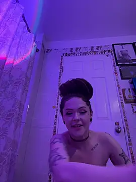 BlaizeyBBy online show from March 13, 2025, 12:56 pm