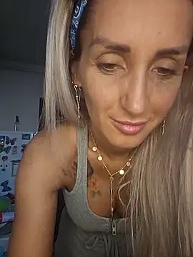 IsabelleEthan online show from March 8, 2026, 5:44 am