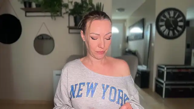 Snapshot of Sacha-xx chatting on March 3, 2026, 10:54 am Sacha-xx online show from March 3, 2026, 10:54 am