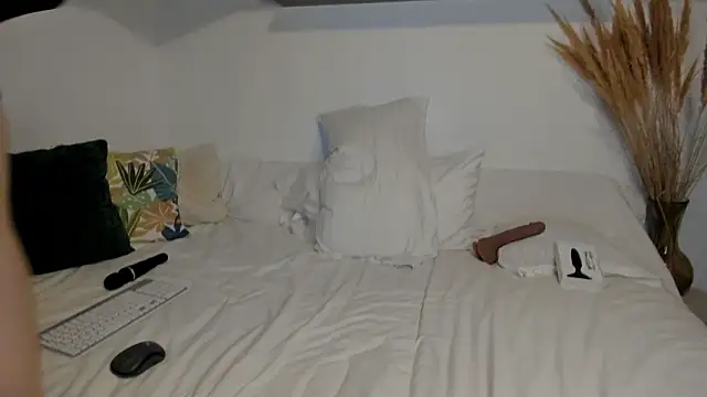 Jadore able online show from March 11, 2026, 2:50 am