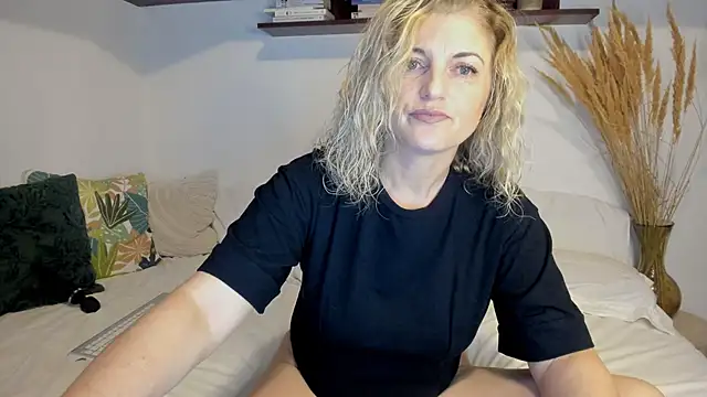 Snapshot of Jadore_able chatting on April 23, 2026, 1:40 am Jadore able online show from April 23, 2026, 1:40 am