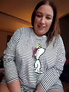 Snapshot of Canadian_BBW chatting on December 11, 2024, 8:18 pm Canadian BBW online show from December 11, 2024, 8:18 pm