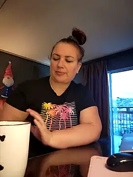 Snapshot of Canadian_BBW chatting on December 22, 2024, 4:48 pm Canadian BBW online show from December 22, 2024, 4:48 pm