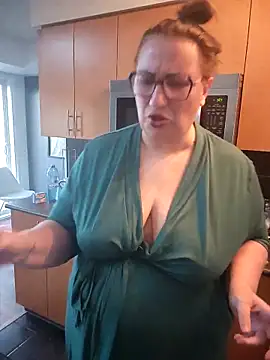 Snapshot of Canadian_BBW chatting on February 27, 2025, 12:54 am Canadian BBW online show from February 27, 2025, 12:54 am