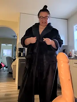 Snapshot of Canadian_BBW chatting on March 15, 2025, 3:59 pm Canadian BBW online show from March 15, 2025, 3:59 pm