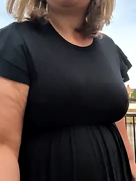 Snapshot of Canadian_BBW chatting on October 3, 2025, 8:50 pm Canadian BBW online show from October 3, 2025, 8:50 pm