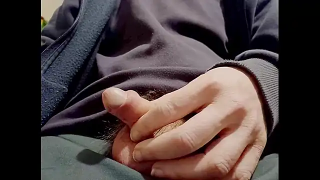 hairyuncut00 online show from December 30, 2024, 2:19 pm