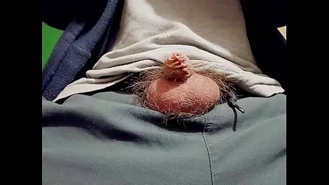 hairyuncut00 online show from January 14, 2025, 3:26 pm