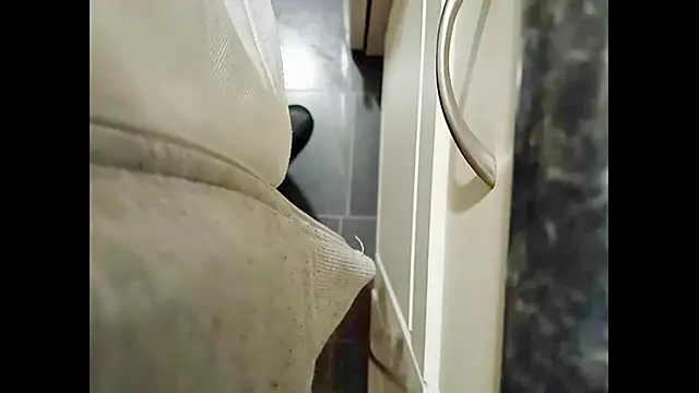 hairyuncut00 online show from January 19, 2025, 1:10 am