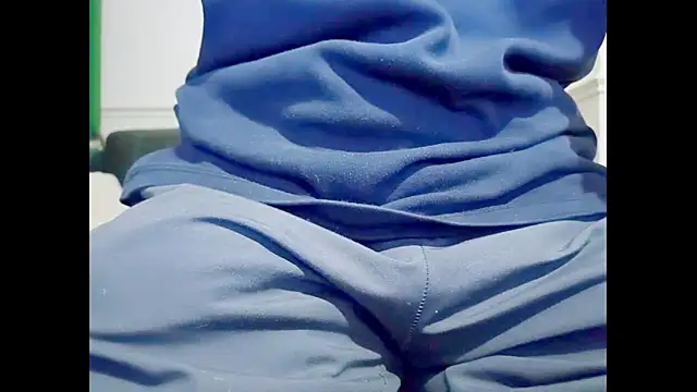 hairyuncut00 online show from October 9, 2025, 7:34 pm