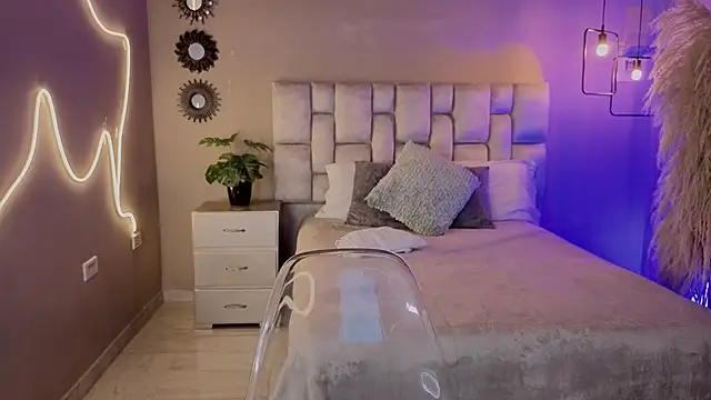 pamela reyes  online show from March 26, 2026, 8:03 pm