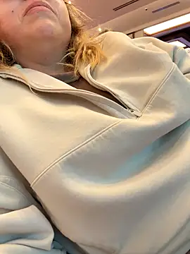 Blueskiiis3 online show from October 5, 2025, 2:43 am