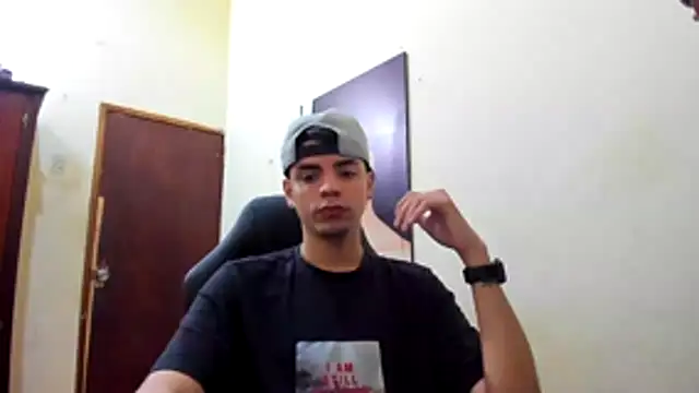 Snapshot of dylancrugerx chatting on December 22, 2024, 9:20 pm dylancrugerx online show from December 22, 2024, 9:20 pm