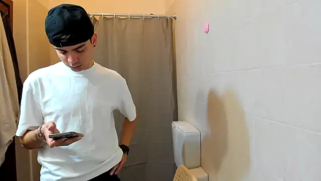 Snapshot of dylancrugerx chatting on February 6, 2026, 5:27 pm dylancrugerx online show from February 6, 2026, 5:27 pm