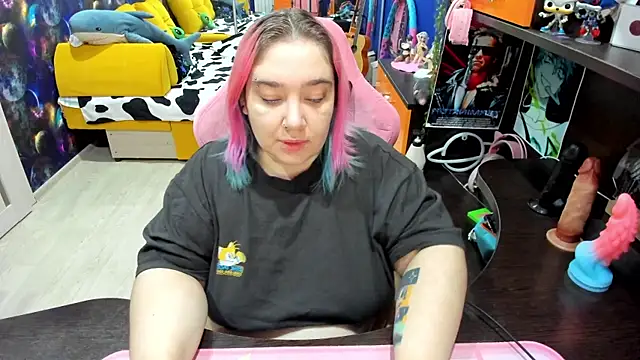 Softie Sofy online show from November 25, 2025, 3:28 am