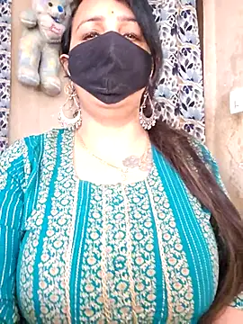 cute-tanvi online show from April 10, 2026, 1:00 am