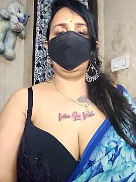 cute-tanvi online show from April 16, 2026, 1:01 pm