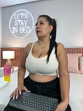 natural bigboobs online show from February 12, 2025, 7:35 pm