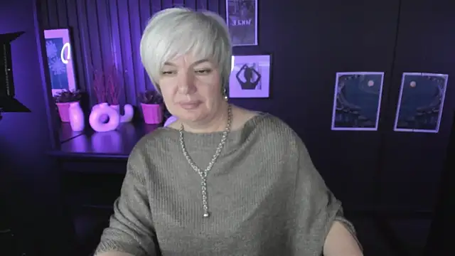 CarmenSoft online show from October 24, 2025, 8:38 pm