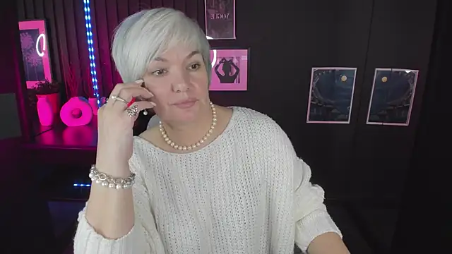 CarmenSoft online show from October 28, 2025, 8:55 pm