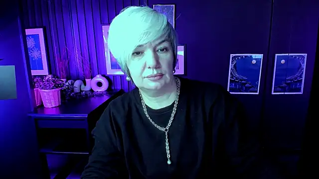 CarmenSoft online show from November 29, 2025, 8:45 pm