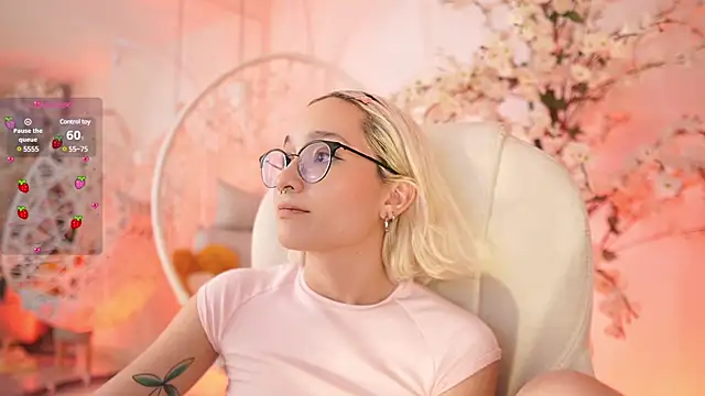 DalahiaRush online show from January 28, 2025, 5:46 pm